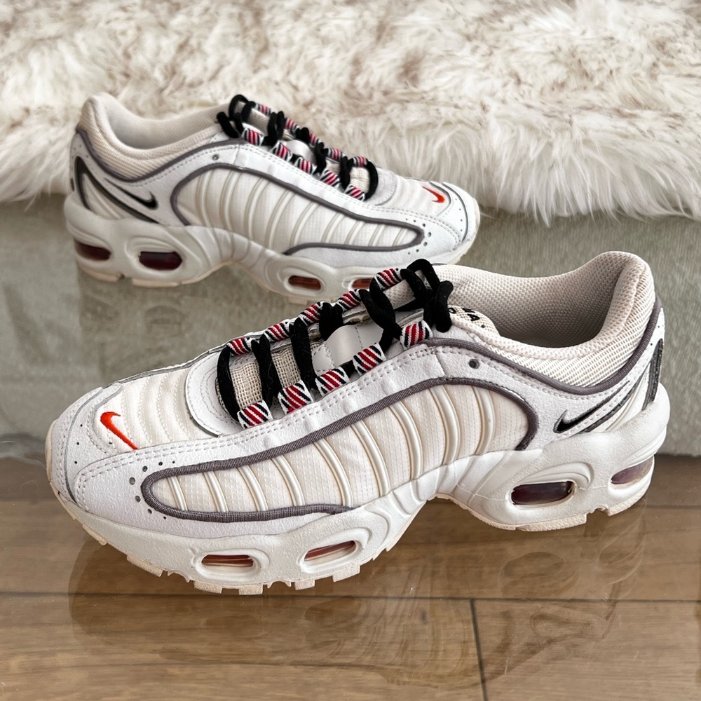 Nike Air Max Tailwind IV SE Trainers CJ7979 100
